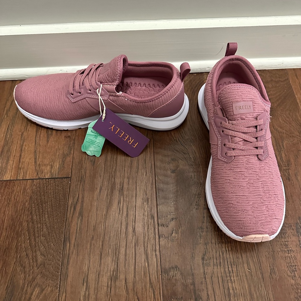 Freely Women’s Pink Size 9 Tennis Shoes. New with Tags, in Box.